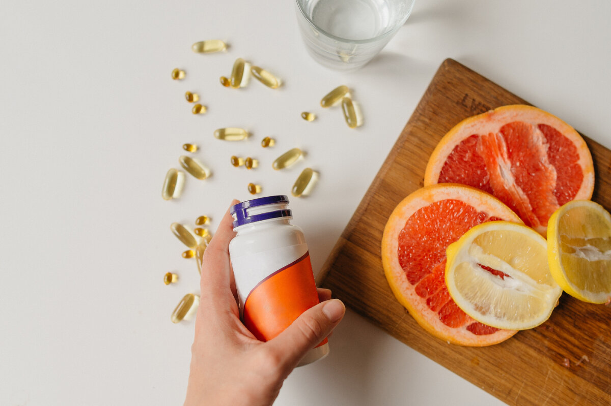 совместимость витамина д3 с цинком и витамином с. совместимость витаминов и минералов между собой таблица. сочетание витаминов. совместимость витамины железо цинк магний. омега 3 совместимость с другими витаминами таблица.