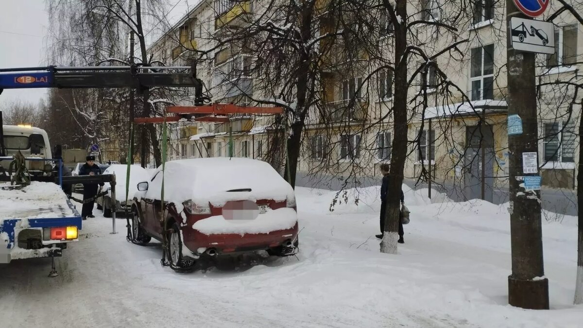     За 2023 год в Ижевске 1541 водитель привлечен к административной ответственности за нарушение правил стоянки и остановки транспорта.