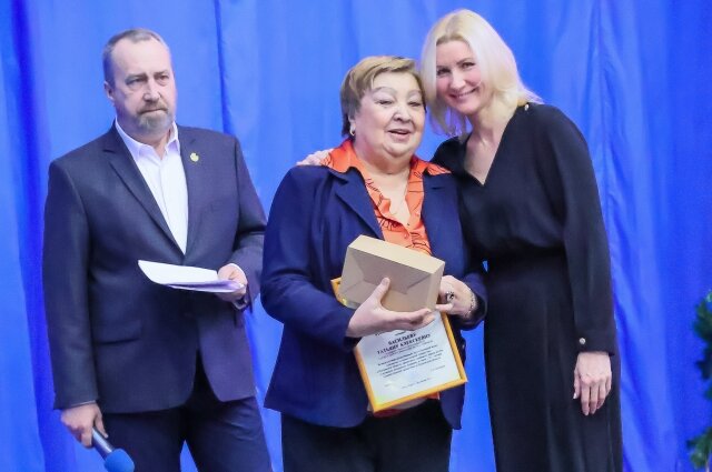    Татьяна Васильева со своей ученицей, призером Олимпйских игр, министром спорта Пензенской области Евгенией Бочкаревой. Фото: Министерство физкультуры и спорта Пензенской области