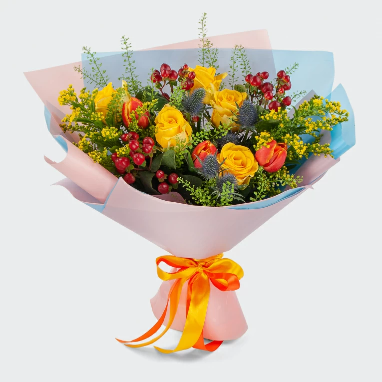 Букет с конфетами ферреро роше. Букет для мужчины. Оригинальные букеты из конфет. Поделки из конфет своими руками. Подарочный букет своими руками.