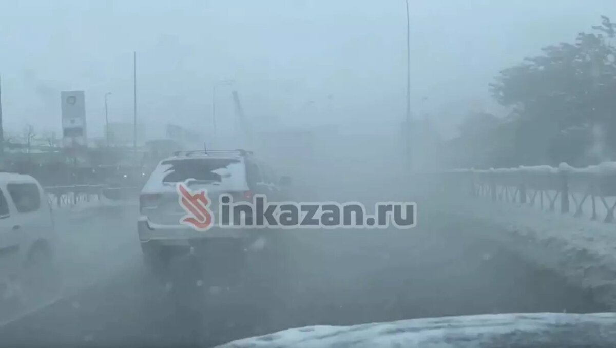     В Ново-Савиновском районе Казани на месте прорыва канализации образовался туман. Подробностями происходящего на улице Сибгата Хакима с Inkazan поделился наш читатель.