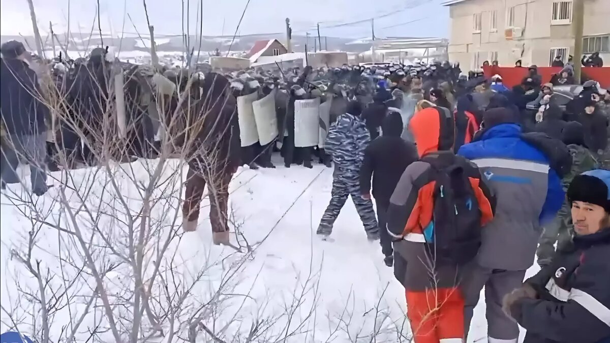     Власти страны будут проводить крайне сложную, но планомерную и многоуровневую работу по переводу протеста в Башкирии из активной стадии в пассивную.