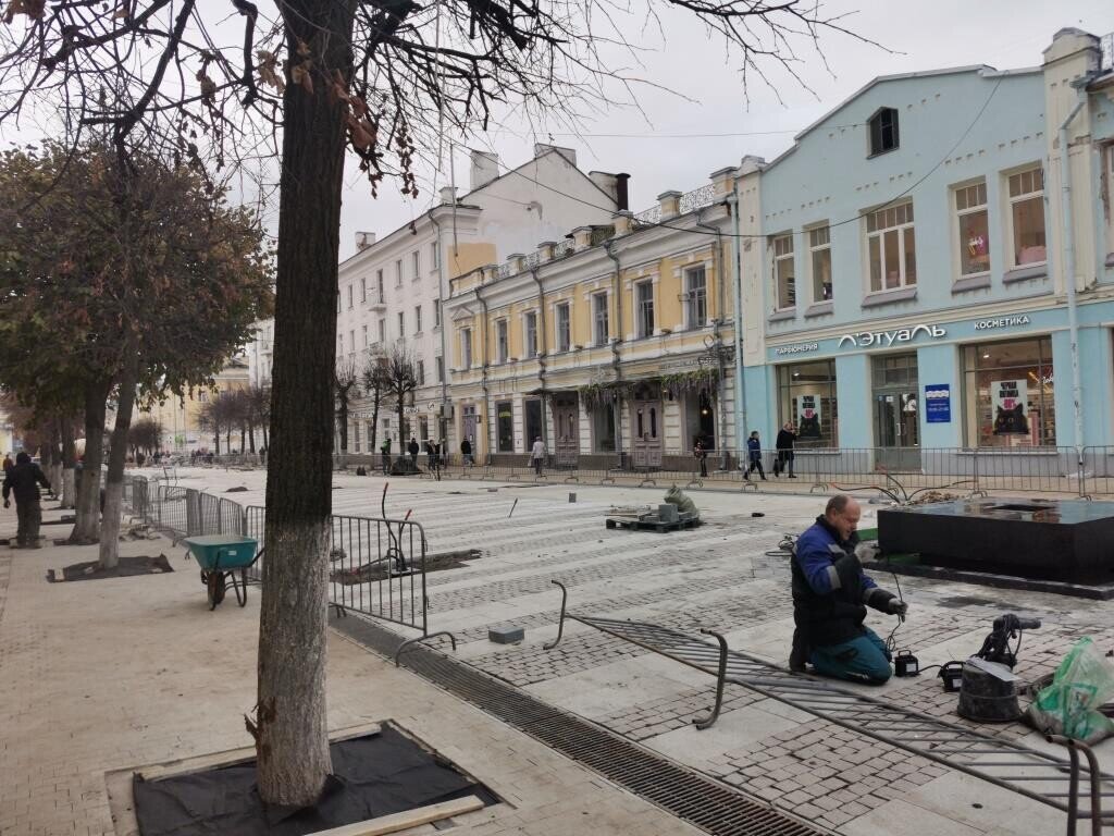 работы по реконструкции Трехсвятской улицы