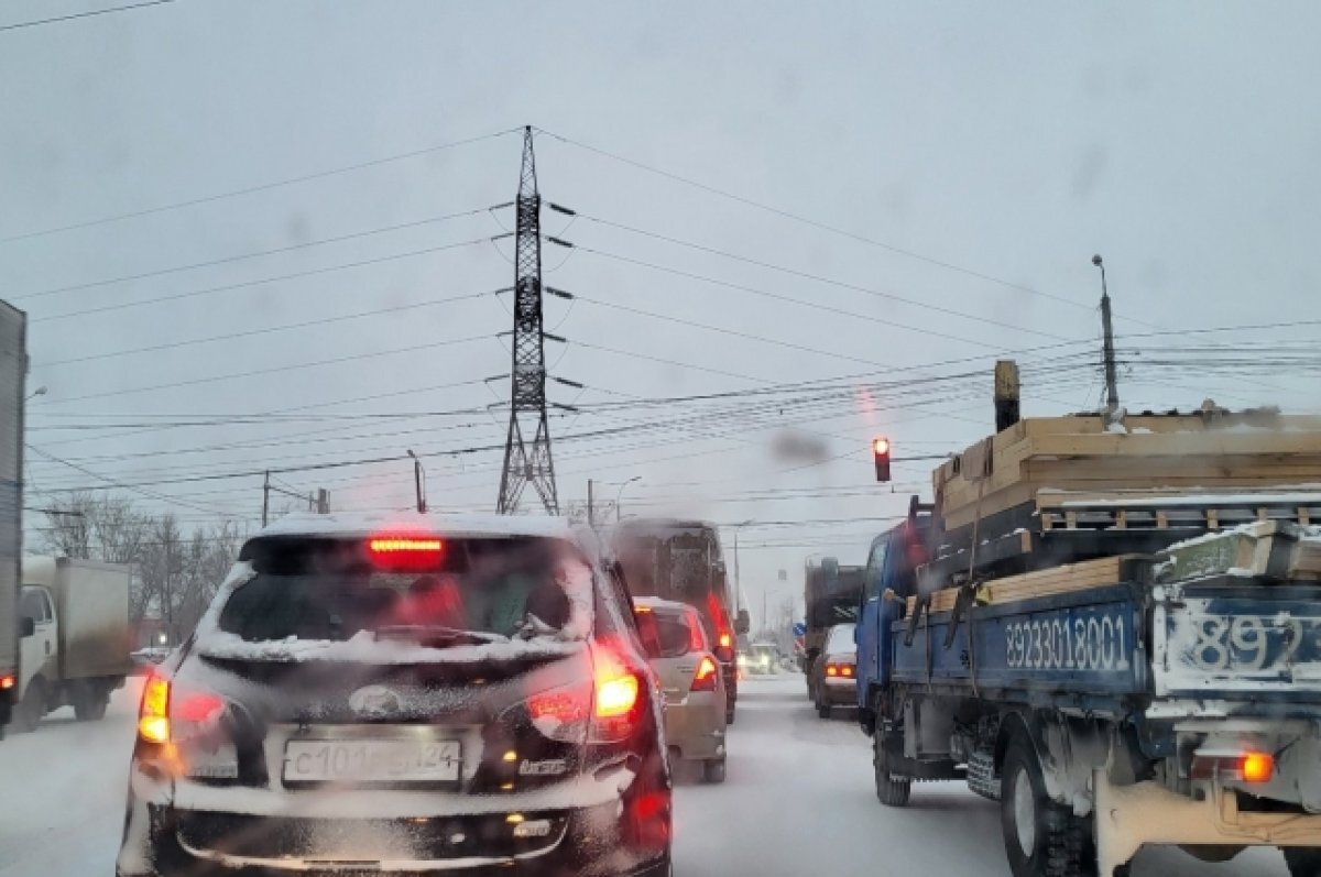    В Красноярске образовались 8-балльные пробки вечером 17 января