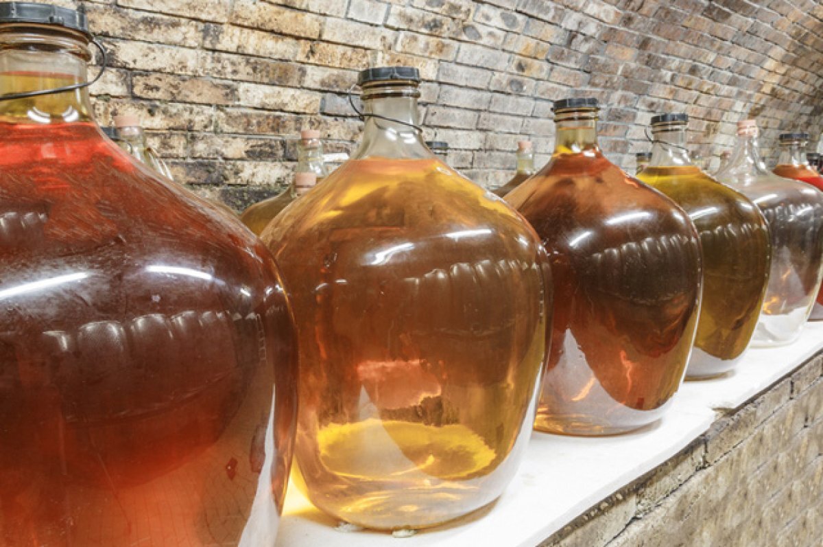    Солод, сахар и дрожжи.