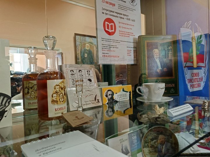 Экспозиция выставочные образцы. Музейные стенды выставочные. Оборудование для показа экспозиций в музее. Концептуальные выставки. Экспозиция выставочные образцы.