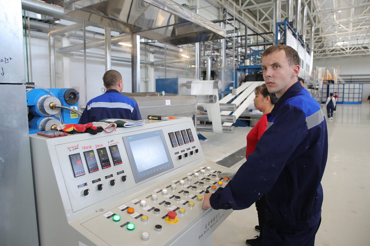  На заводе .  фото: картинки  яндекса.