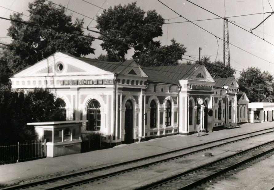 Станция Похвистнево Самарская область. Железнодорожный вокзал Похвистнево. ЖД вокзал Похвистнево. Похвистнево Железнодорожная станция. Станция куйбышев