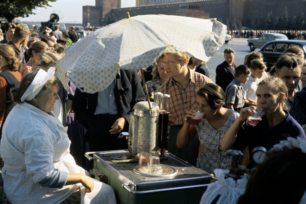 Лето в советском союзе. Харрисон Форман в Москве 1959 года. Москва 1959 года в фотографиях Харрисона Формана. Москва 1959 Форман ГУМ. Уличная торговля в СССР.