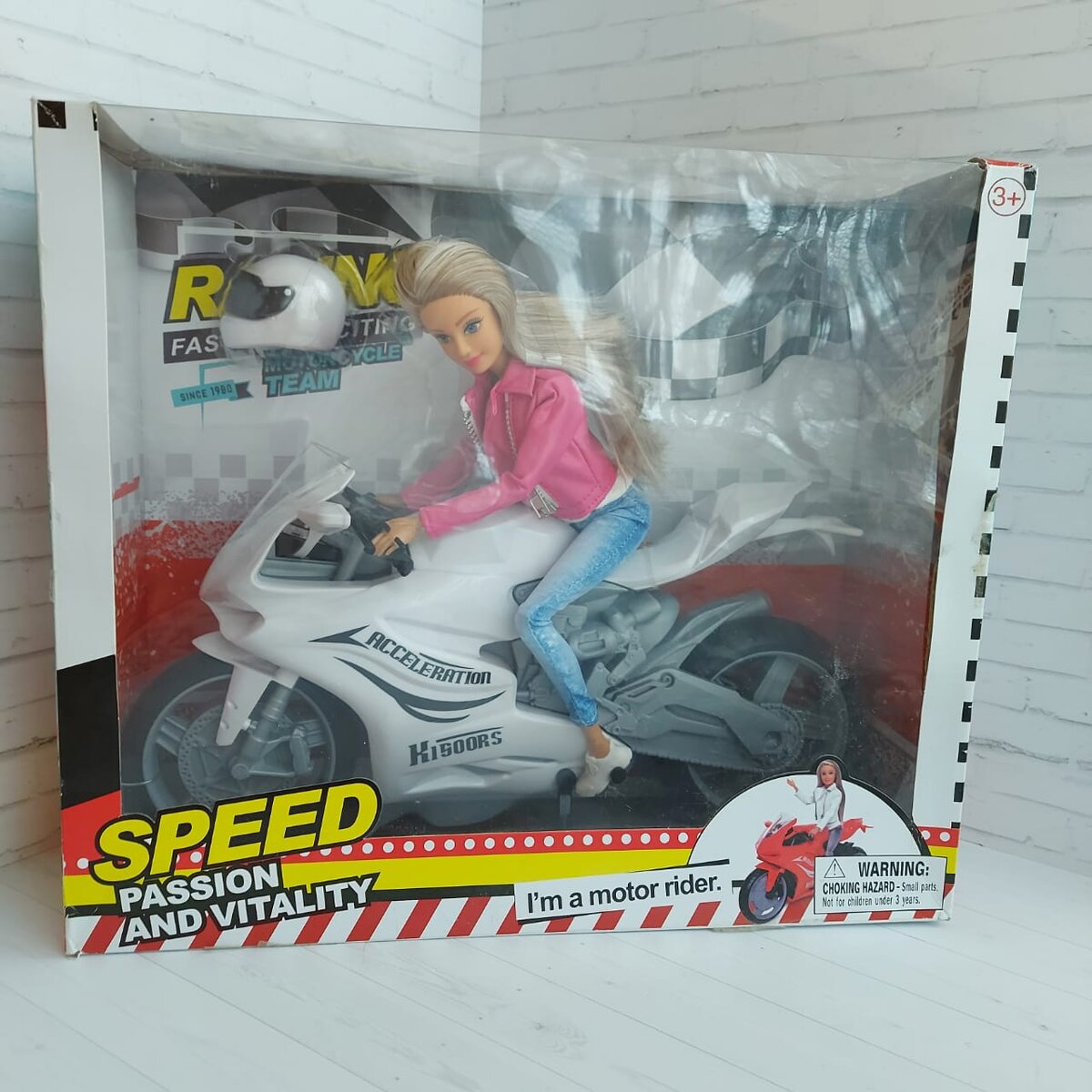 Defa Lucy - мотоциклистка