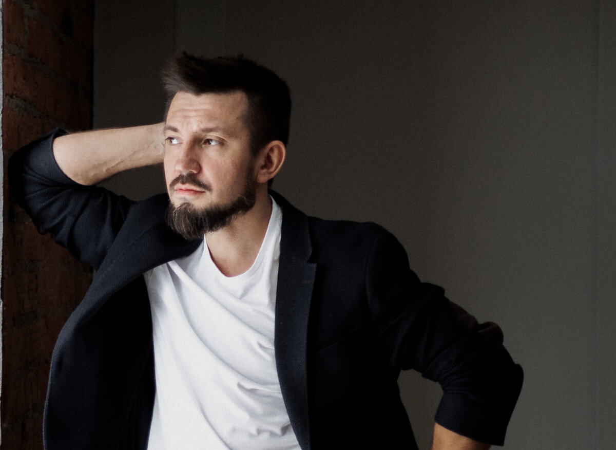 Ткачев Дмитрий Александрович - юрист-медиатор, в юриспруденции 17 лет, 7 лет работы в судебной системе, сдал экзамен на судью, открыл юридическое агентство "Закон и Дело", специализируется на семейном праве, занимается арбитражем, защищает интересы бизнеса.