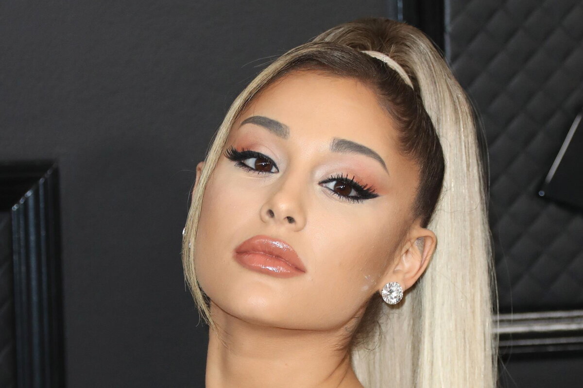    Эксперты назвали нос Арианы Гранде самым красивым в миреLegion-Media