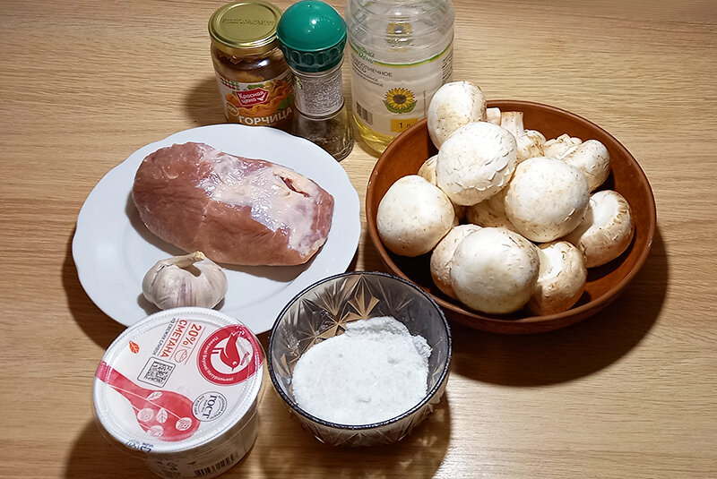 Необходимые продукты для фаршированных шампиньонов.