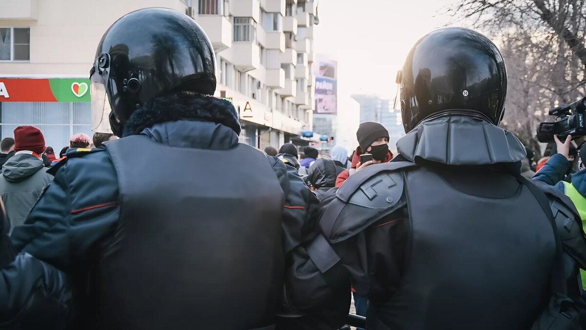     Силовики в Башкирии возбудили уголовное дело по факту протестов возле здания суда в Баймаке, где был вынесен резонансный обвинительный приговор экоактивисту Фаилю Алсынову*.
