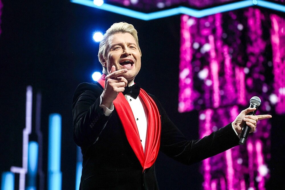 Валерий леонтьев песня года 2020. Новогодняя песня года в россии. Песня года 2021 лариса долина. Певец на сцене. Фестиваль песня года.