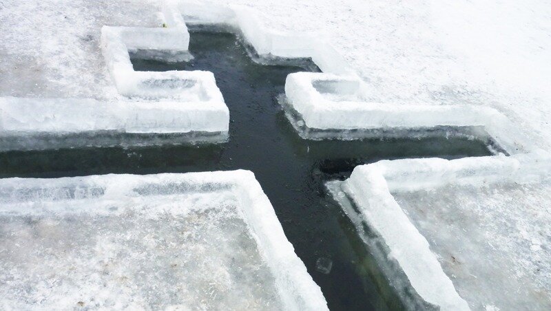 Купание на крещение. 19 января праздник крещения. Крещение 2023 в проруби. Крещение в 2024 что нужно делать. Крещение 2023 купель тихона задонского.