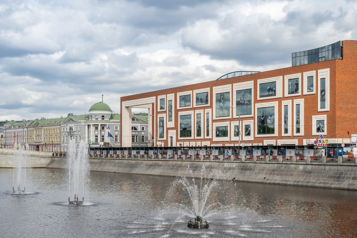 Архитектурное решение фасада нового здания Государственной Третьяковской галереи на Кадашёвской набережной