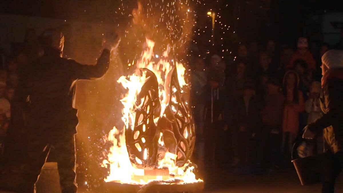 Рождение «Сердца Данко». Файер-шоу в день рождения микрорайона Стрижи. Фото с сайта iskry.life