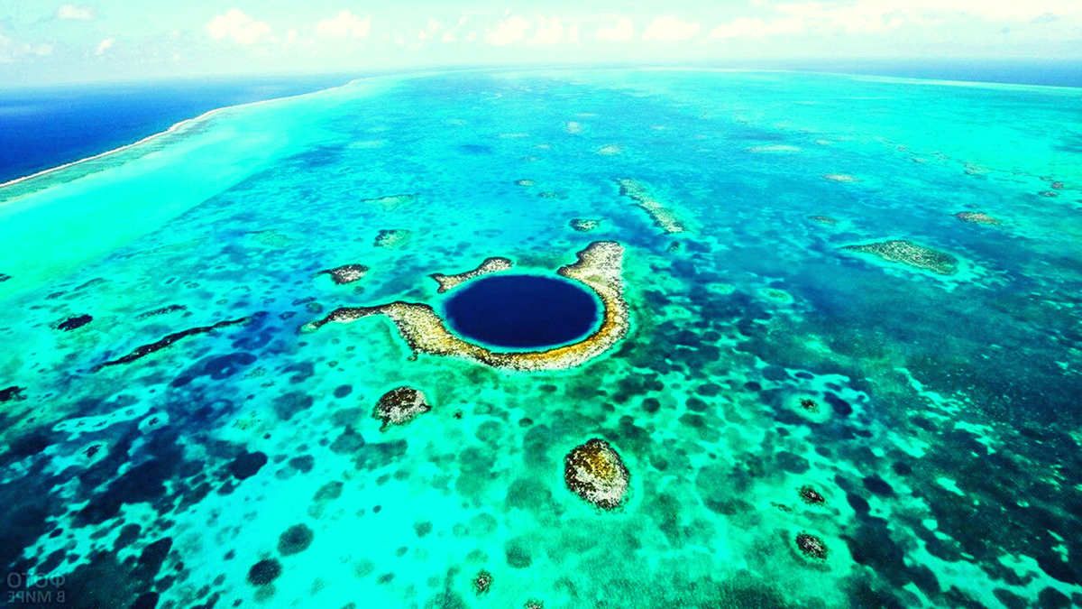 Неглубокое место. Белизский Барьерный риф и большая голубая дыра. Белизский Барьерный риф Белиз. Great Blue hole, Белиз. Марианская впадина Белиз.