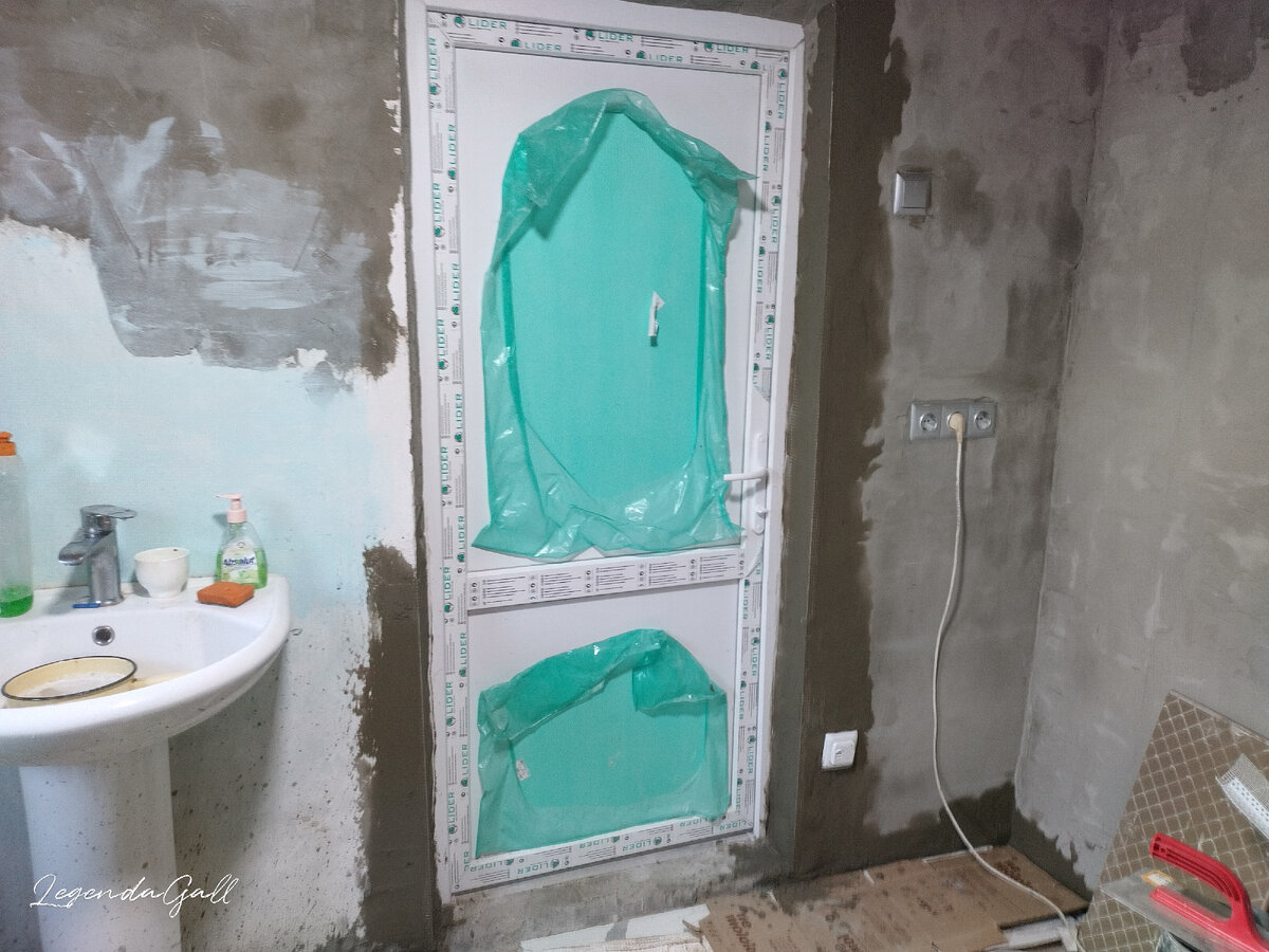 Вот отсюда видно всю работу )) Еще в углу низ стены подровняла чуток