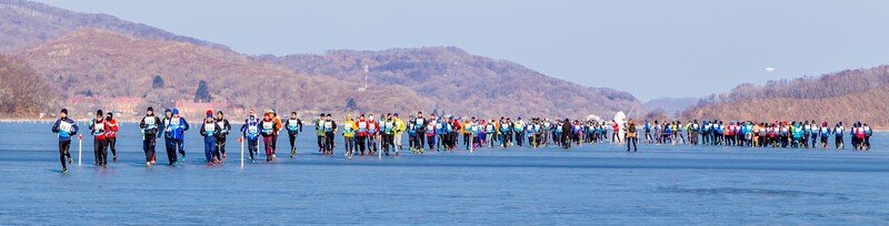 Забег по льду Японского моря. Источник: https://orgeo.ru/event/honorvladivostokicerun