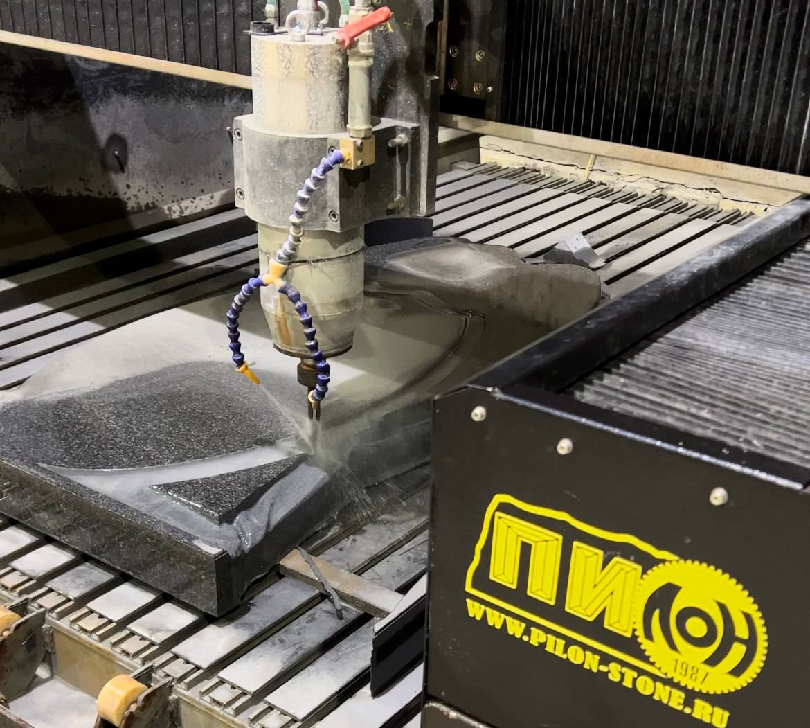 Процесс фрезеровки на производстве компании "Пилон" г. Гатчина