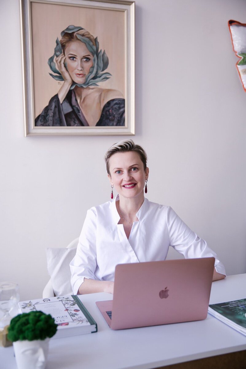 Я врач-терапевт с интегративным подходом, натуропат, ароматерапевт