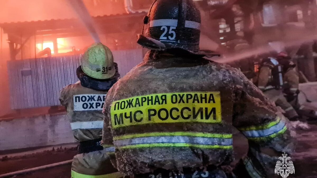    К тушению привлекалось 74 человека и 23 единицы техники.