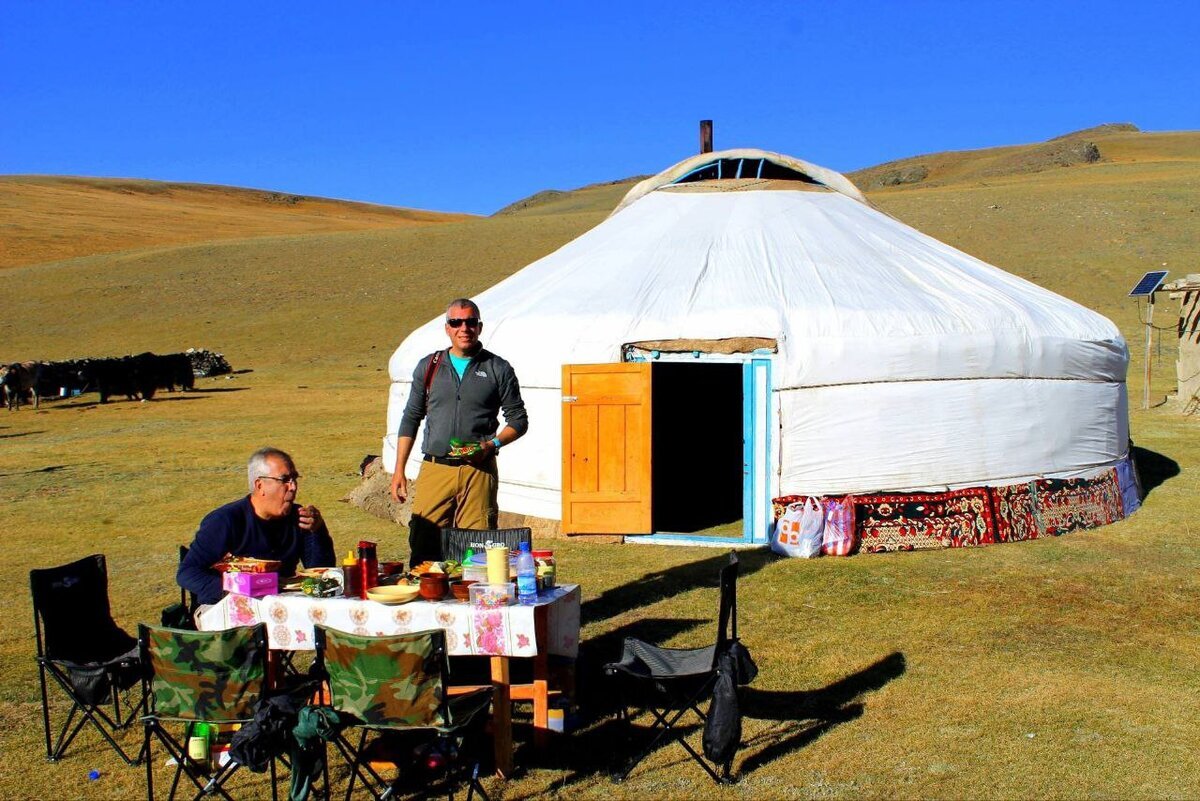 Вместо квартиры-двушки: как обустроена внутри монгольская юрта