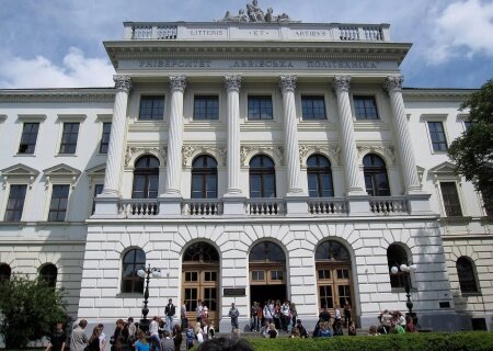    Суд оправдал преподавателя «Львовской политехники», который во время тестирования студентов использует порно-картинки