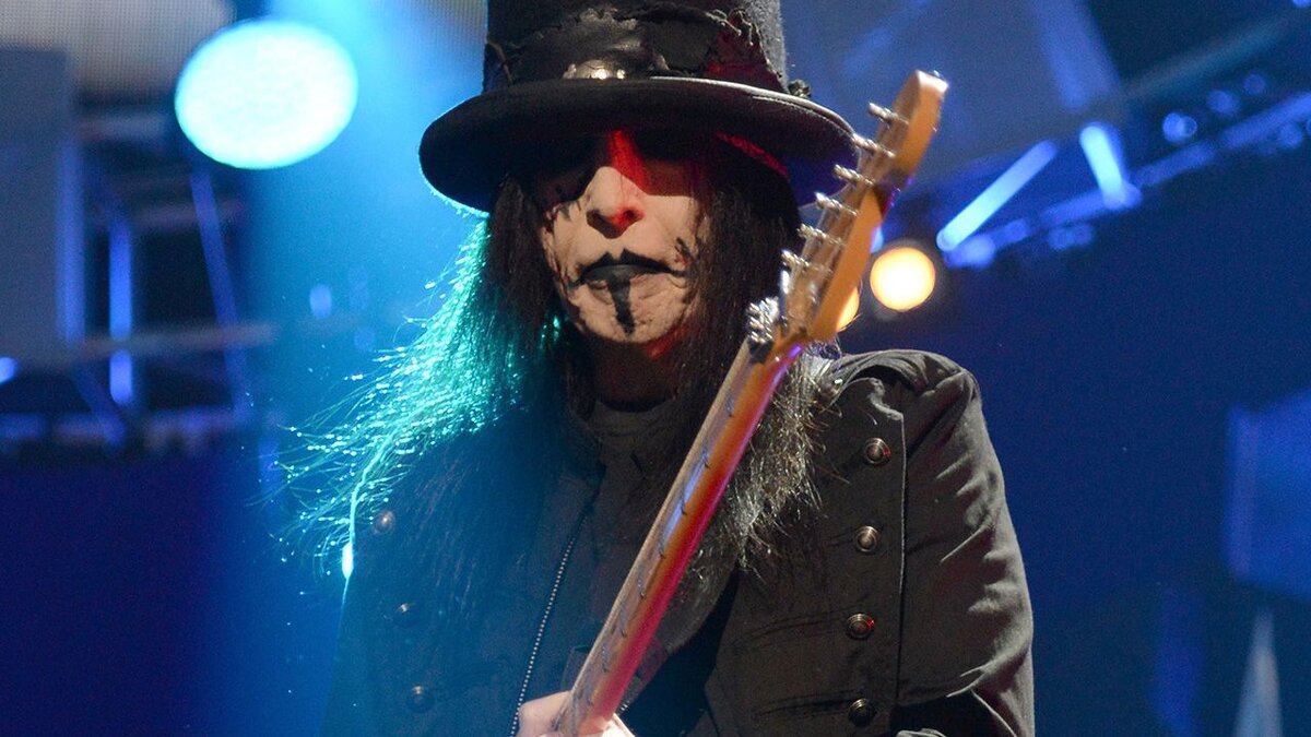    LAS VEGAS, NV – SEPTEMBER 19: Recording artist Mick Mars of the band Motley Crue performs onstage during the 2014 iHeartRadio Music Festival at the MGM Grand Garden Arena on September 19, 2014 in Las Vegas, Nevada. (Photo by Kevin Mazur/WireImage)