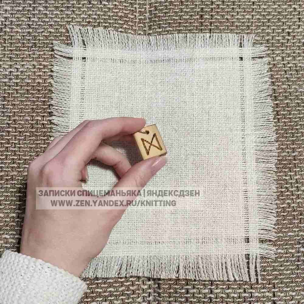 На кривенькую салфетку не смотрим: ее дочка в детстве делала на занятиях творчеством :)