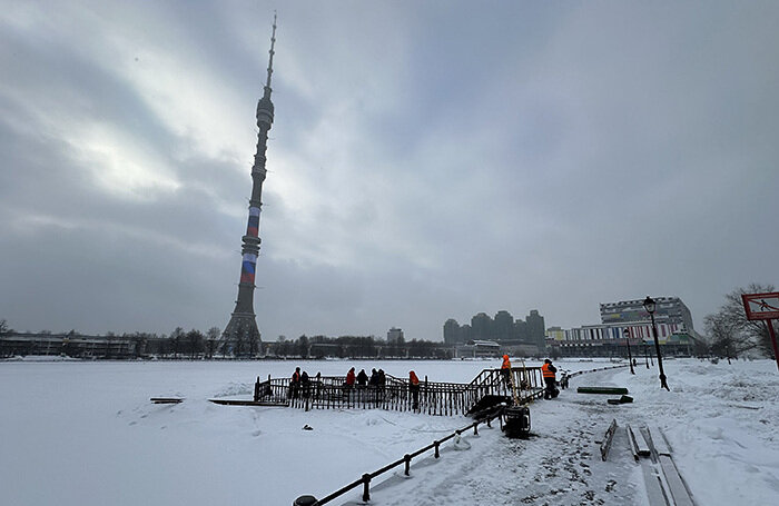    Обустройство купели в Останкинском пруду.АГН «Москва»