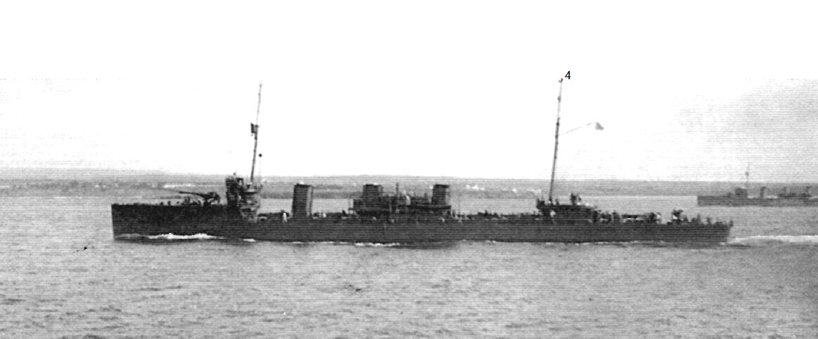 Эсминец «Беспокойный» в море