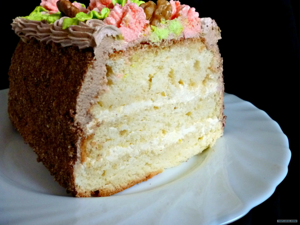 Надо ли смазывать форму для бисквита. Бисквит 12 яиц молоко. Бисквитное тесто добавляют разрыхлитель. Пошаговое приготовление бисквита шифоновый. Высота бисквита для торта.