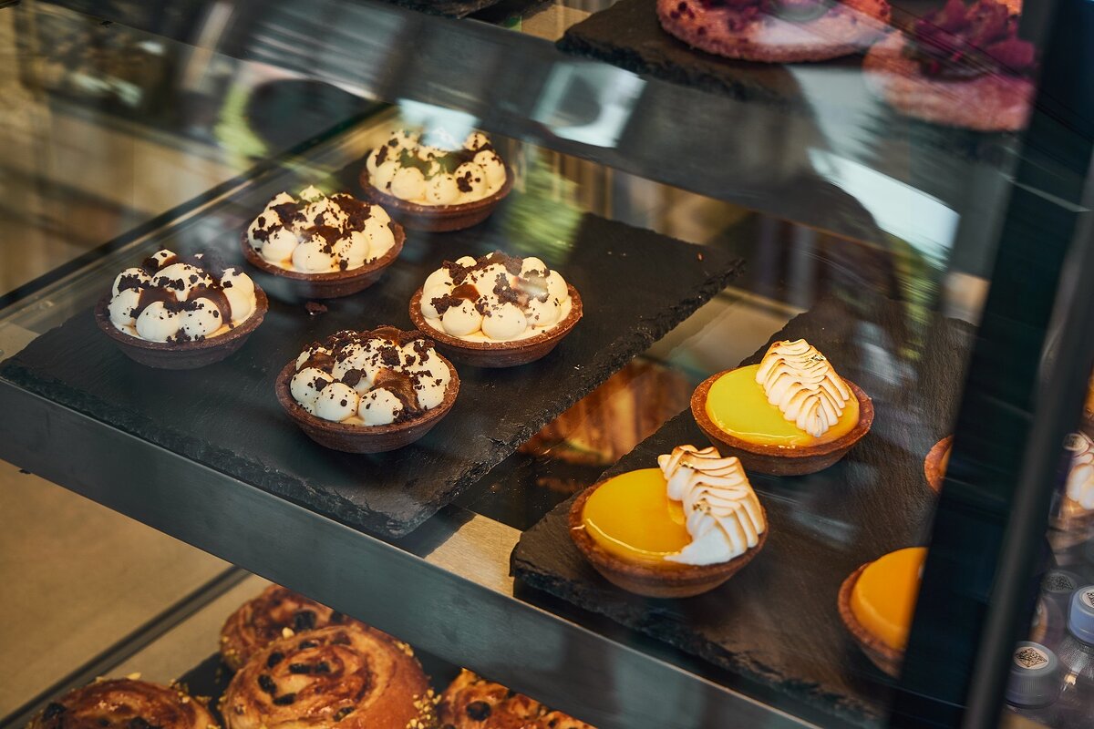 Различные десерты из меню