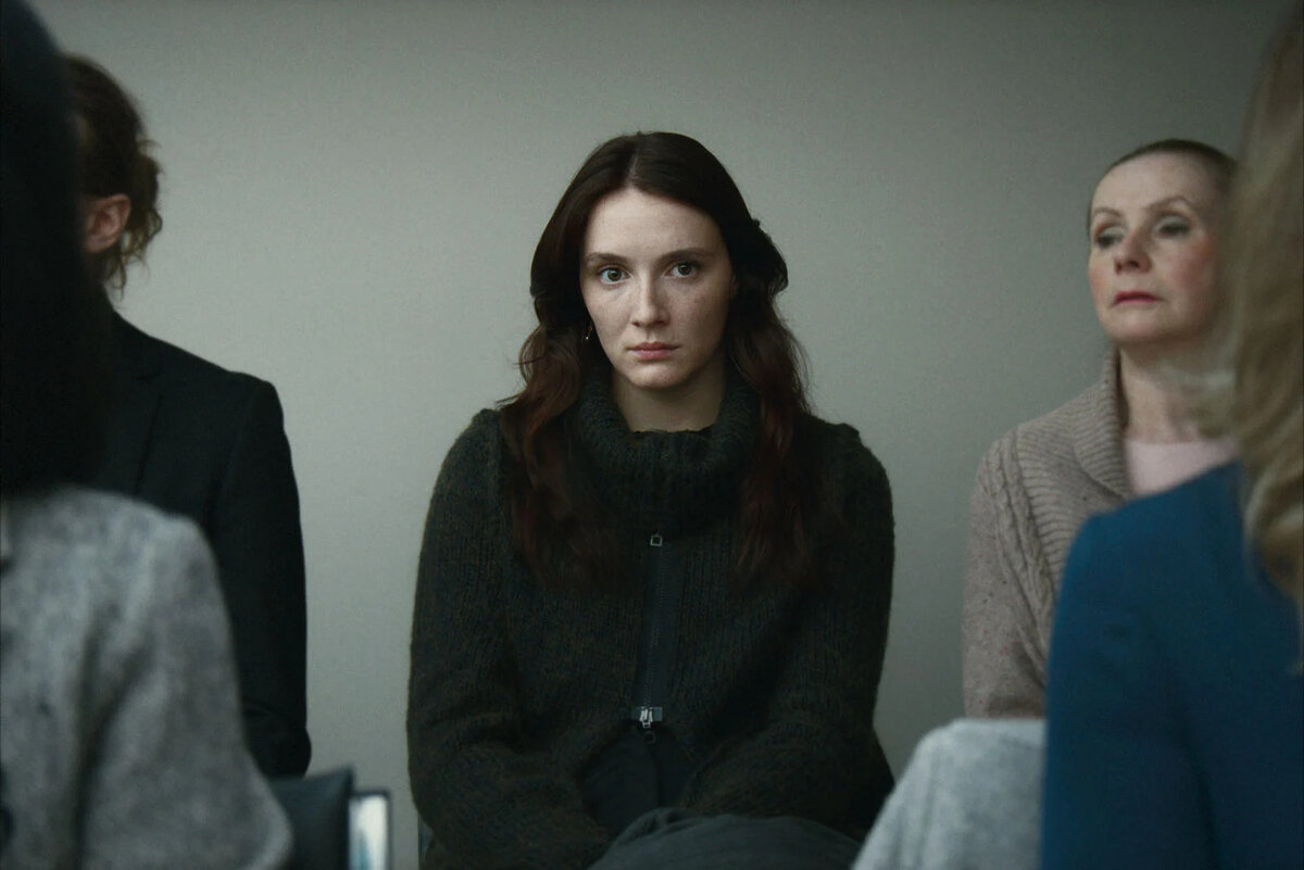 Ака манто. Городские легенды проклятие багровой тени. Ака манто красный плащ легенда. Городские легенды красный человек. Анка манто японски дух.