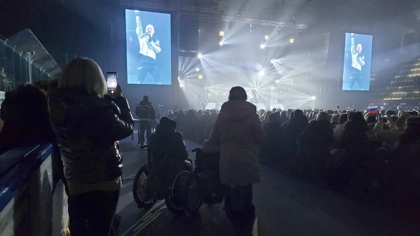 Фото из открытых источников. На концерте Shamanа в Саратове.