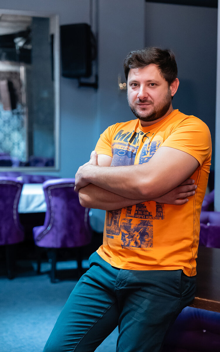 За час до концерта.