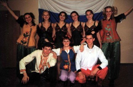 Это русские народные костюмы из костюмерной ДК МИИТ, которые мы брали бесплатно, а выступали за небольшие гонорары