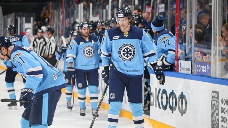    Федор Гордеев (справа).ХК «Сибирь»