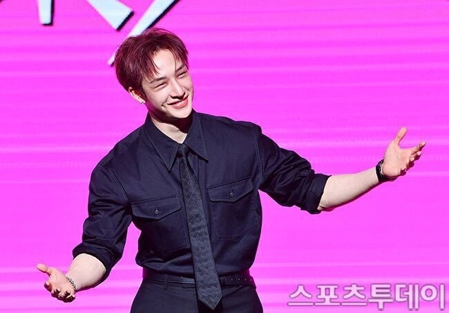 Кто заказывал папские объятия? (^_-)