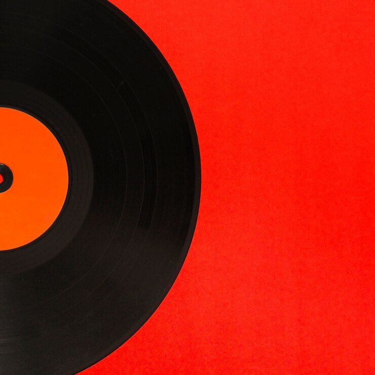 Источник: https://ru.freepik.com/free-photo/close-up-of-vinyl-record-over-the-red-background_2982783.htm#query=%D0%BC%D1%83%D0%B7%D1%8B%D0%BA%D0%B0&position=2&from_view=search&track=sph&uuid=bb19cad4-5868-4021-a521-375f541f35d9
