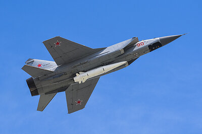 МИГ-31 С РАКЕТОЙ "КИНЖАЛ" НА БОРТУ. ФОТО: ALEKSEY IVANOV/TV ZVEZDA/GLOBALLOOKPRESS