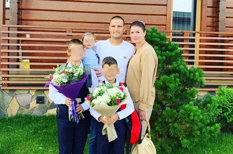    Михаил Южный с супругой Юлией и детьми. Фото: соцсети