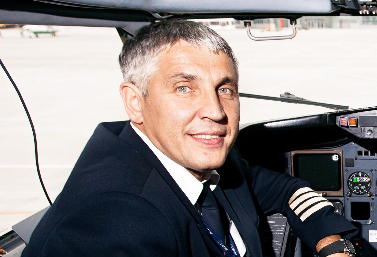 Командир воздушного судна Boeing 737-500 Рустем Салихов
