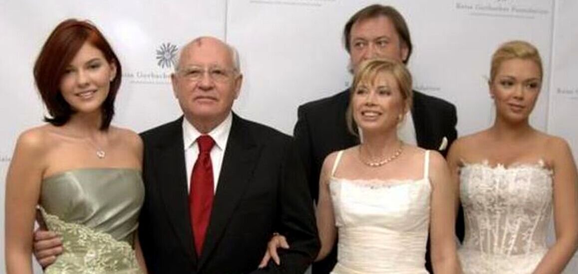 Екатерина старшова сейчас 2022. Строгий родитель и ребенок. Лиза арзамасова папины дочки фото. Полина васнецова екатерина старшова. Какую дочь включить.