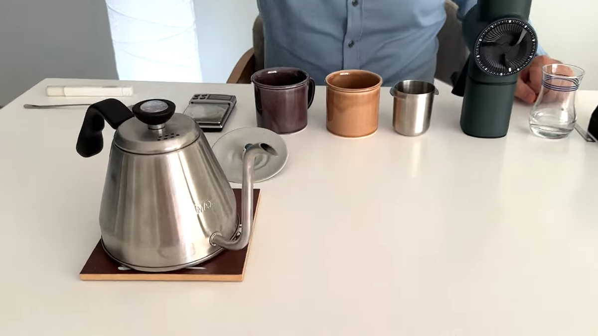 Всем привет! Сегодня мы проведём с вами научный эксперимент, чтобы ответить на один простой вопрос: как вкуснее заваривать кофе в чашке - с накрыванием её крышкой или без?-2