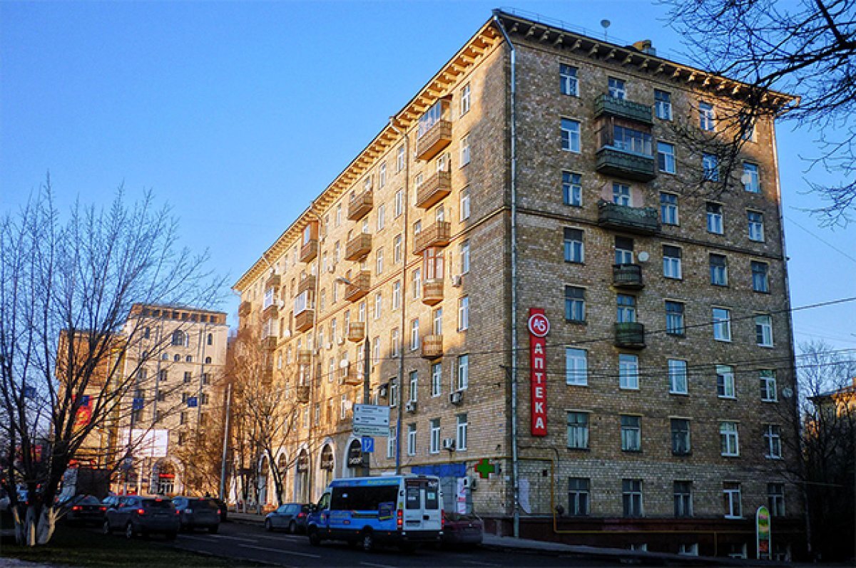    Москва, сталинка на ул. Вавилова.