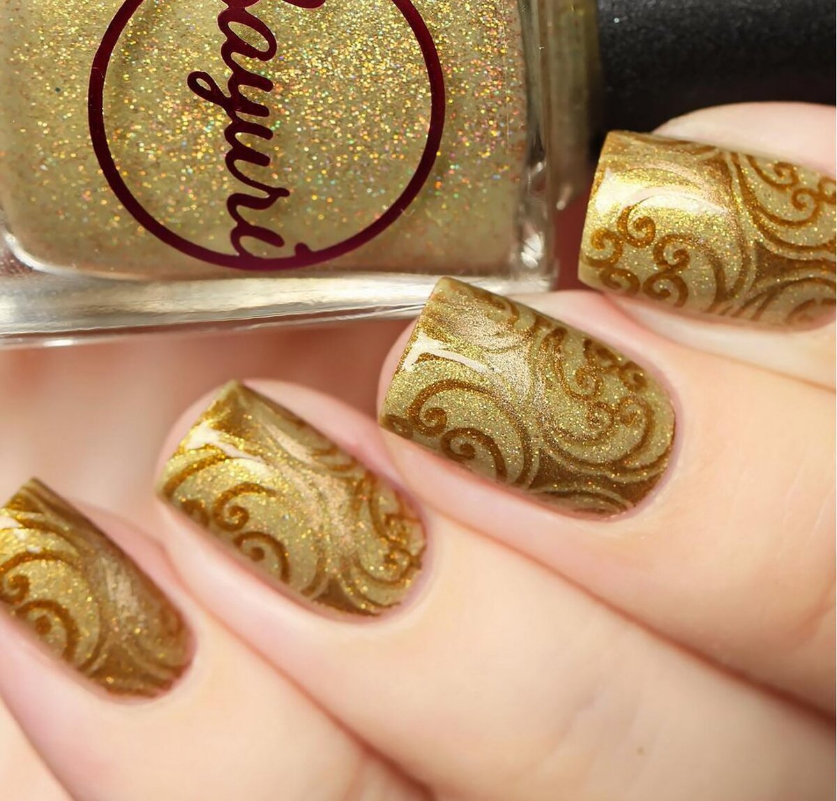 Дизайн ногтей золотом цвете. Золотые ногти. Ногти золотистые. Маникюр золото. Золотой гель лак.